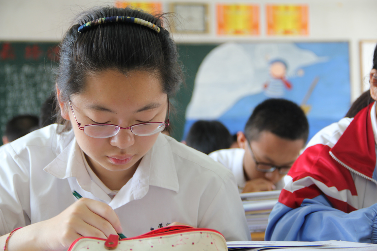 学堂在线第三次作业 - 高考季黑板报 - 张静727