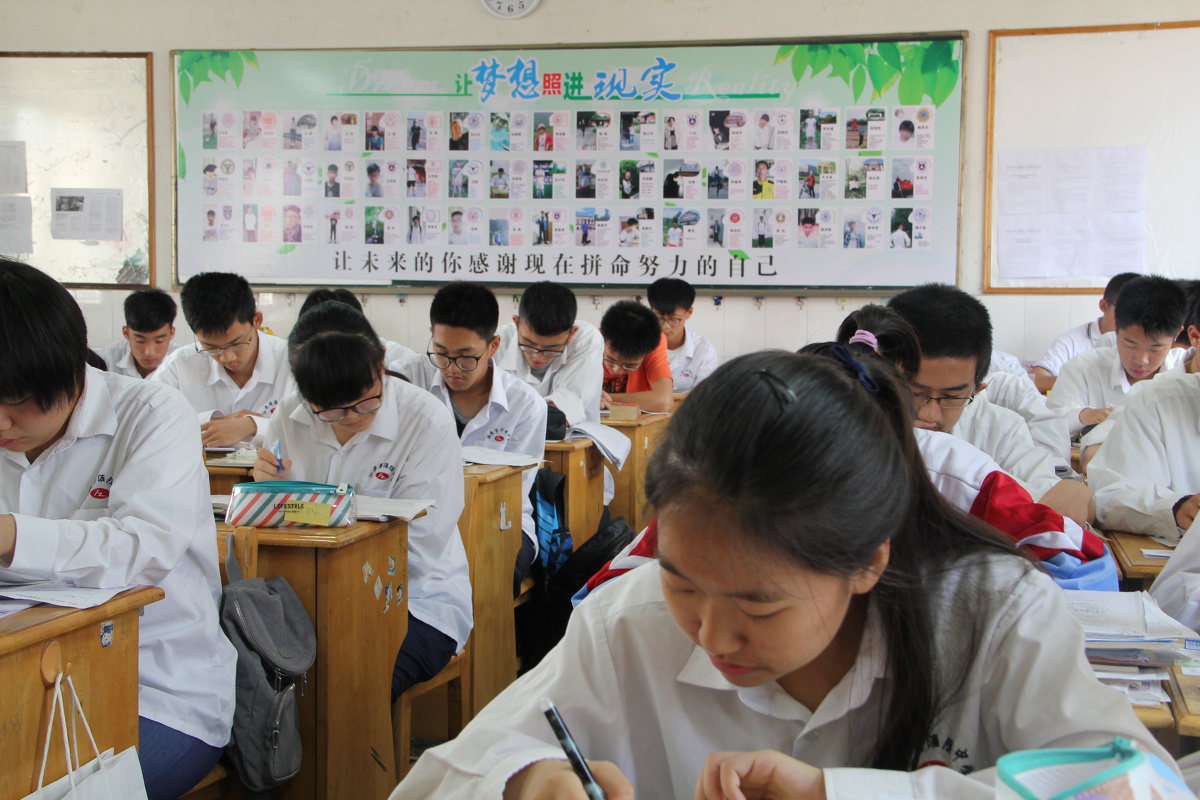 学堂在线第三次作业 - 高考季黑板报 - 张静727