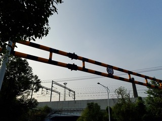 1853272