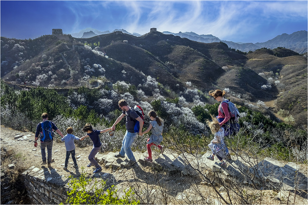 老外一家游长城