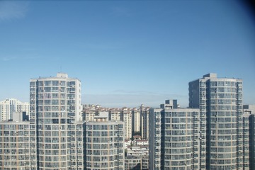 2943528