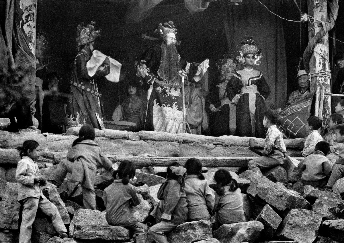 a01乡戏--七八十年代初我国正处在一个物质缺乏时期,农村条件更为艰苦