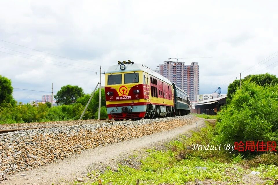 老道口 - 风光, 铁路 - 东风4B7415