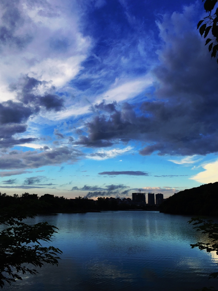 美丽澄静的天空