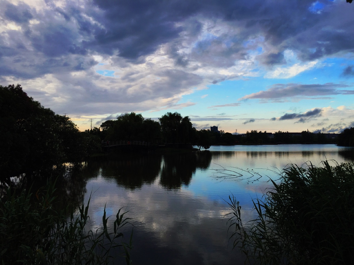 美丽澄静的天空
