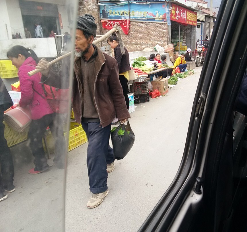 第一次手机拍车窗外的人文