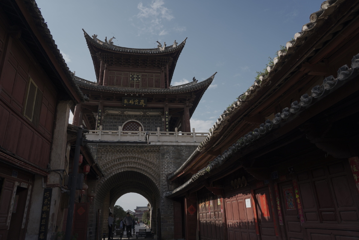 历史悠久的文化遗址南诏国大理巍山古城手机调色古城里风景好气氛在