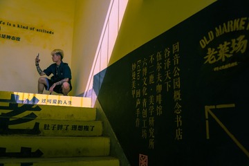 1360912