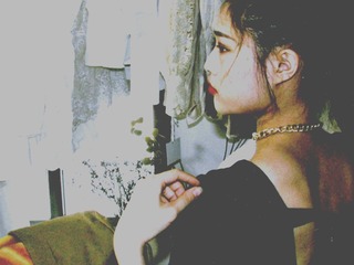 196023