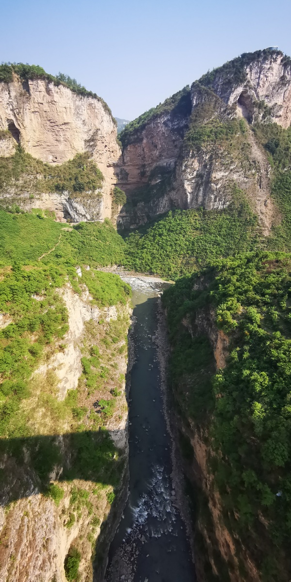 巜鸡鸣三省大峡谷