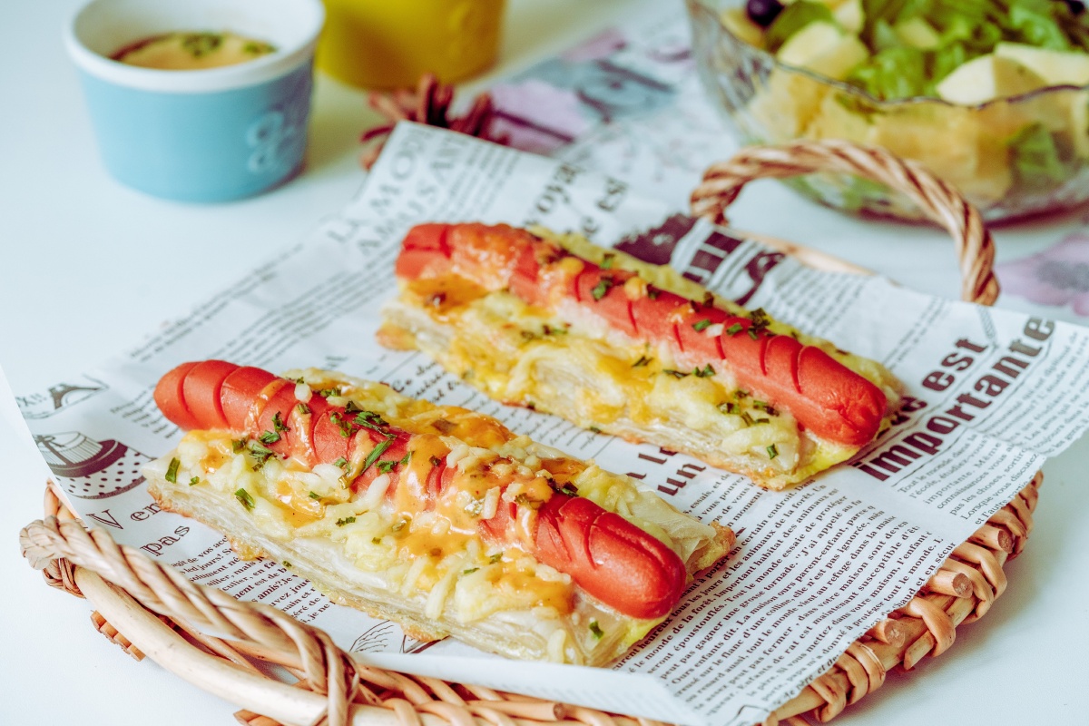 阴雨天,手抓饼做了热狗[玫瑰]苹果