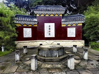 186083