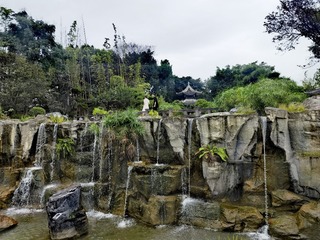 186082