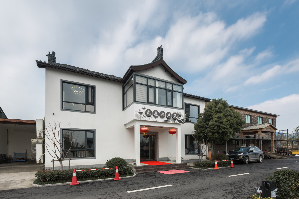 杭州湘湖宴花海喜宴园坐落于萧山湘湖国家级旅游度假区千亩花海边的宴