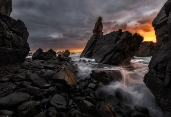 Crescent head rock