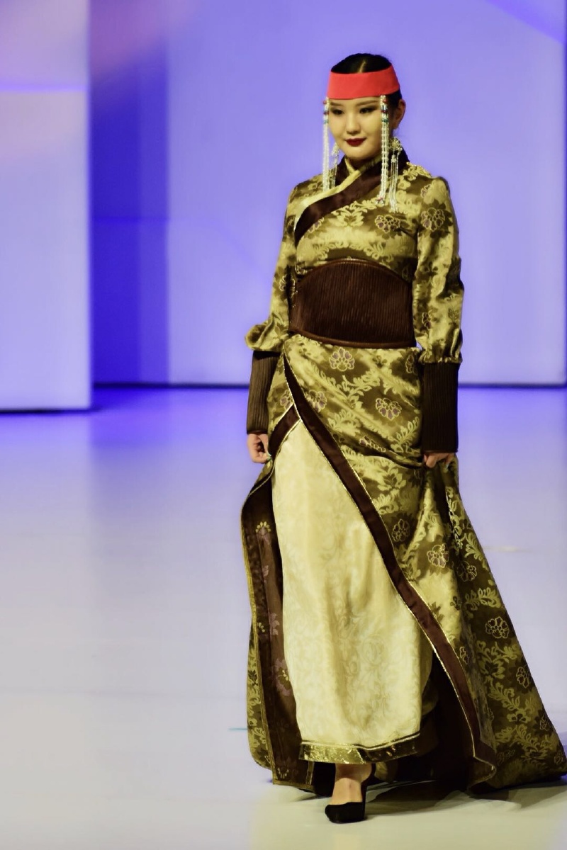 蒙古族服装服饰