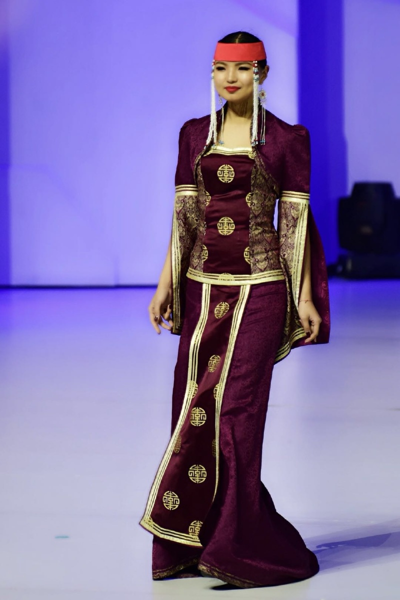 蒙古族服装服饰