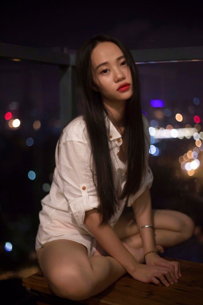 你假装看透了生活<br />
只是和最初聚少离多<br />
也期待一场相遇<br />
不会醒来又分离