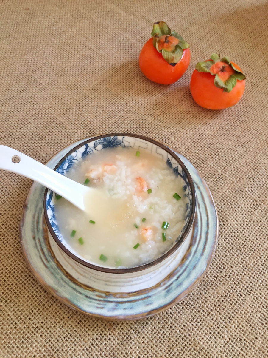 竹笙虾仁瘦肉粥葱花点缀好滋好味