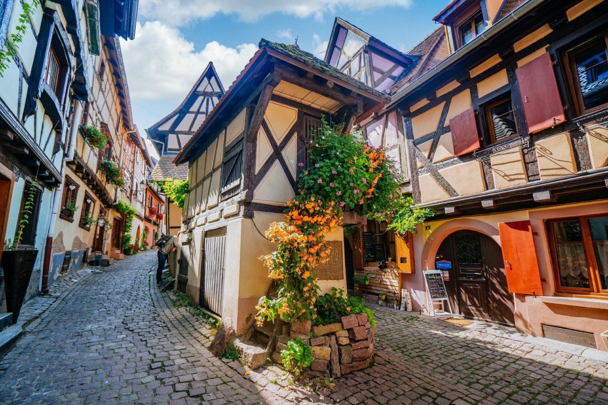 法国埃吉桑小镇法式的柔情与浪漫藏在这里的每一朵鲜花之中6767