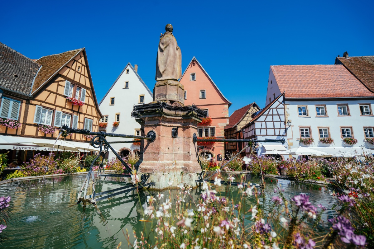 法国埃吉桑小镇法式的柔情与浪漫藏在这里的每一朵鲜花之中6767