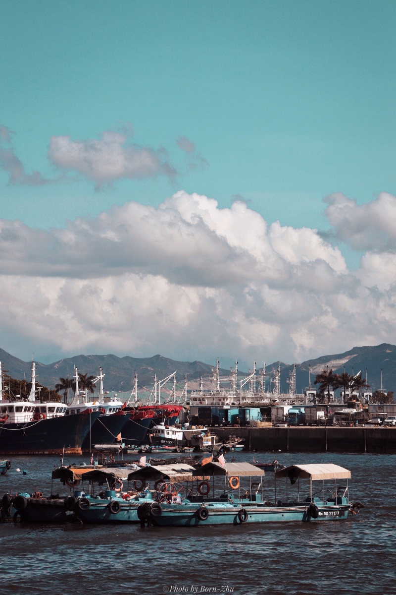 改革开放以来深圳从一个南海边陲小渔村到改革开放的窗口用自身的行动