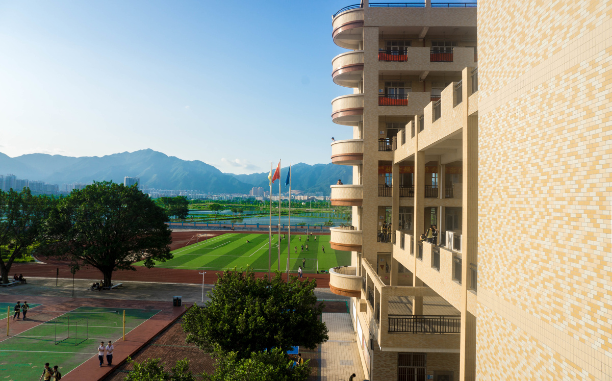 我现在所就读的学校清远市第三中学