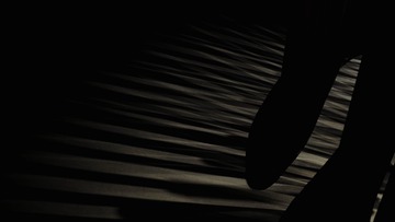 137055