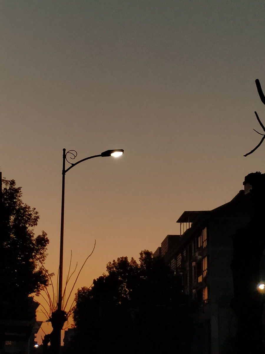 你是我黑暗中的一束光即使不属于我我也觉得很美好