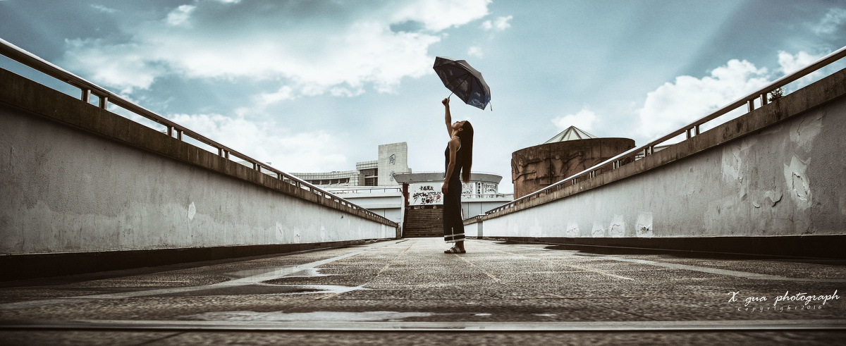 经不住似水流年,逃不过此间少年。
