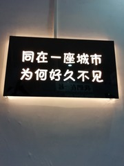 892772