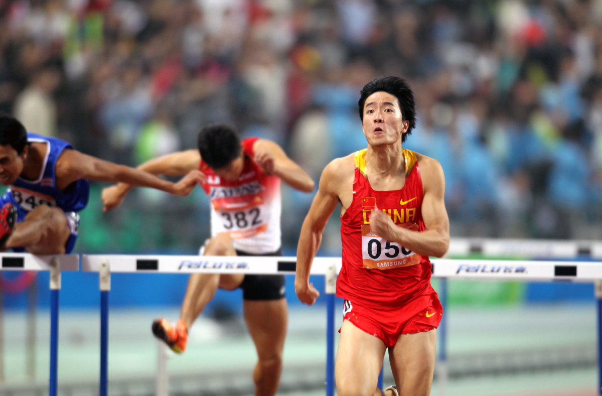 亚运110米跨栏刘翔夺冠