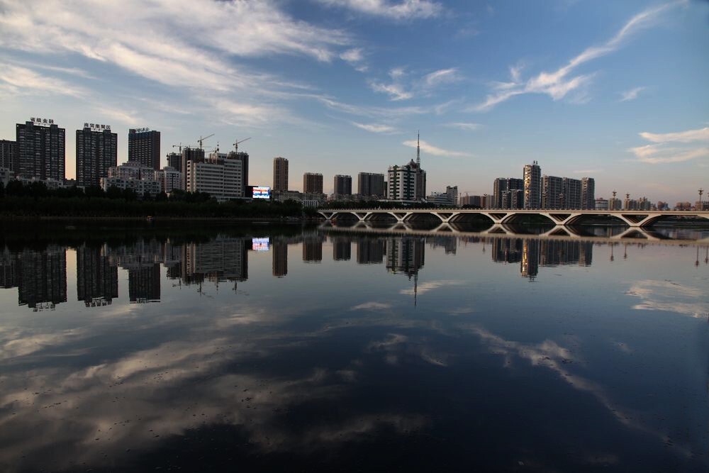寻水秘境--浑河嘉园--说起抚顺，总会想到贯穿城区的母亲河-------浑河。这一景观更给这座历史悠久的满韵古城增添了色彩。