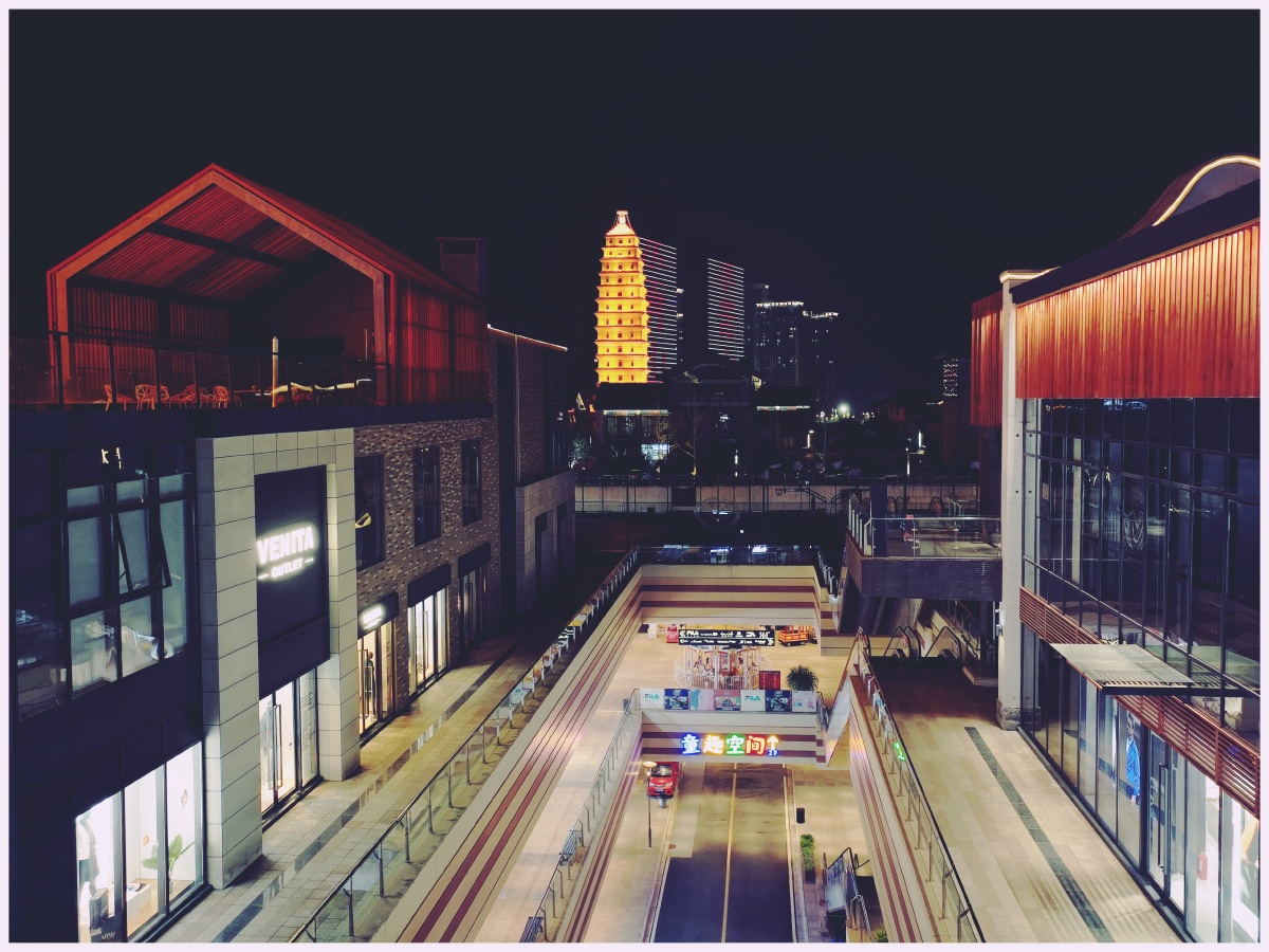 航拍滇池王府井小镇