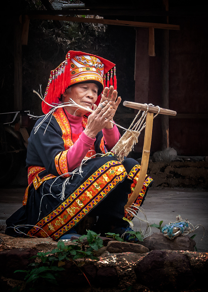 《过山瑶阿婆》