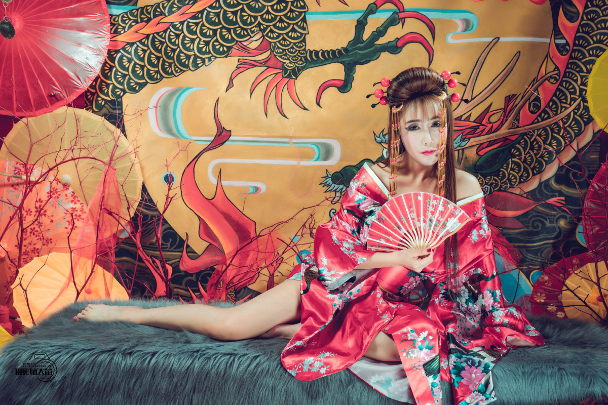 一组cosplayer恶女花魁