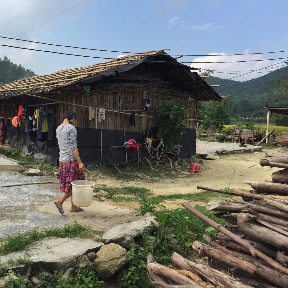 打水的女孩 - 色彩, 纪实, 街拍, 手机, CAPA十二