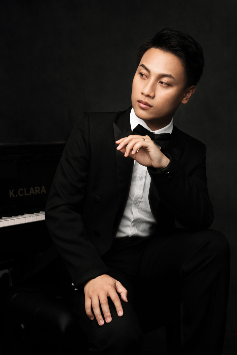 肖像钢琴形象照钢琴艺术家钢琴艺术照形象照钢琴人像