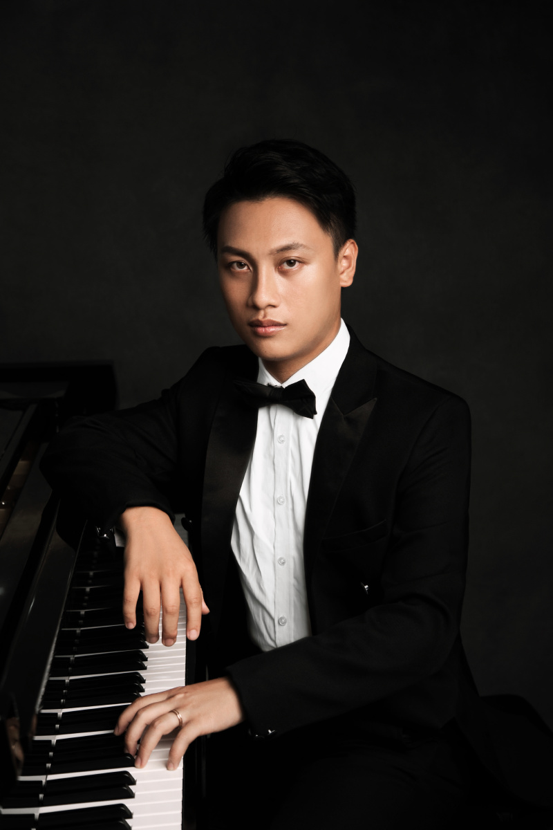 肖像钢琴形象照钢琴艺术家钢琴艺术照形象照钢琴人像