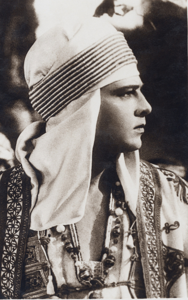 登上一座不知名的山峰,看太阳徐徐落下,不一定要去名山大川