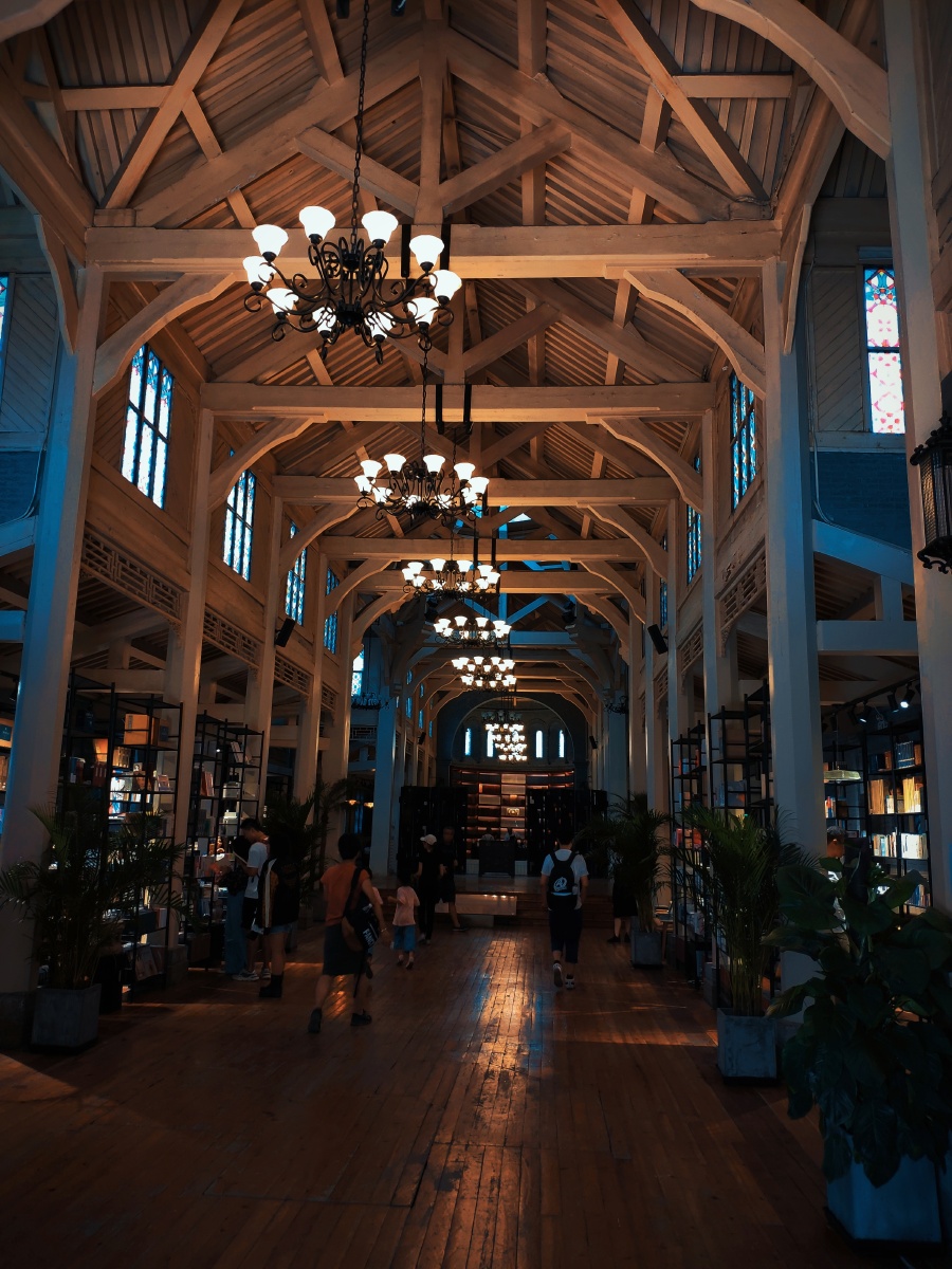 中华圣公会救主堂,位于佟麟阁路85号.