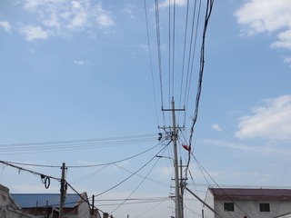 942985