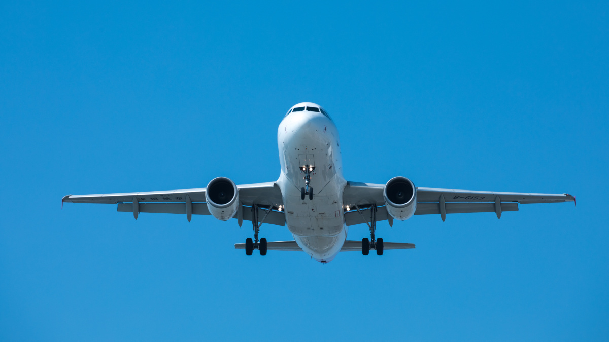 深航飞机降落深圳机场