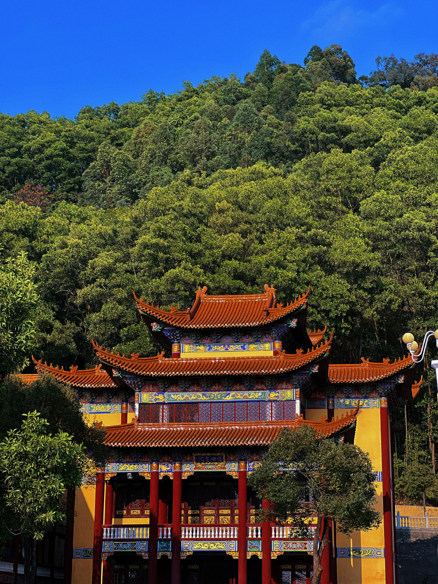 揭西黄龙寺抖音推荐过来的还没完全建设好不过已经很漂亮了周边就是