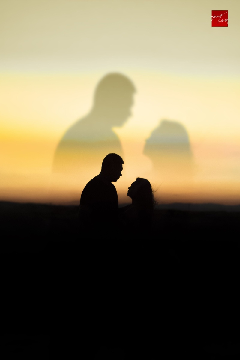 天色已晚,收工时发现美丽的夕阳,给情侣摆拍了一张剪影.杨明619关注
