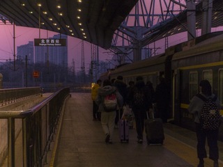 889405