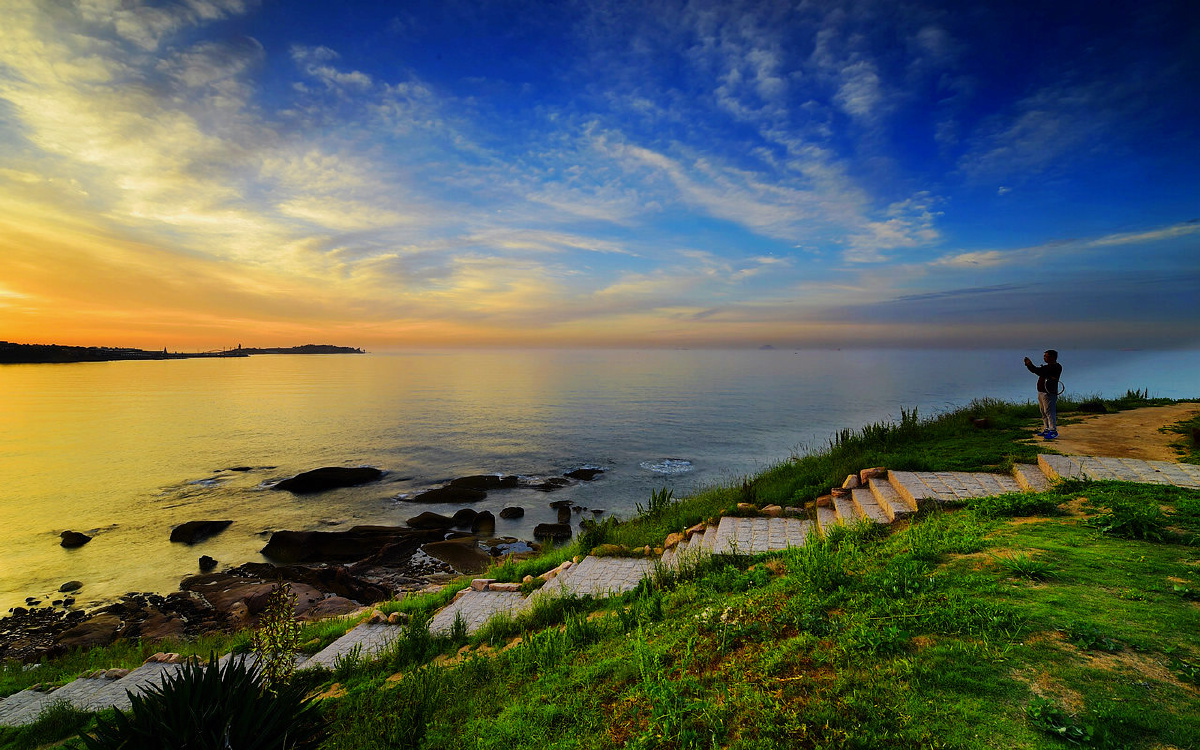 青岛夏日的晨色