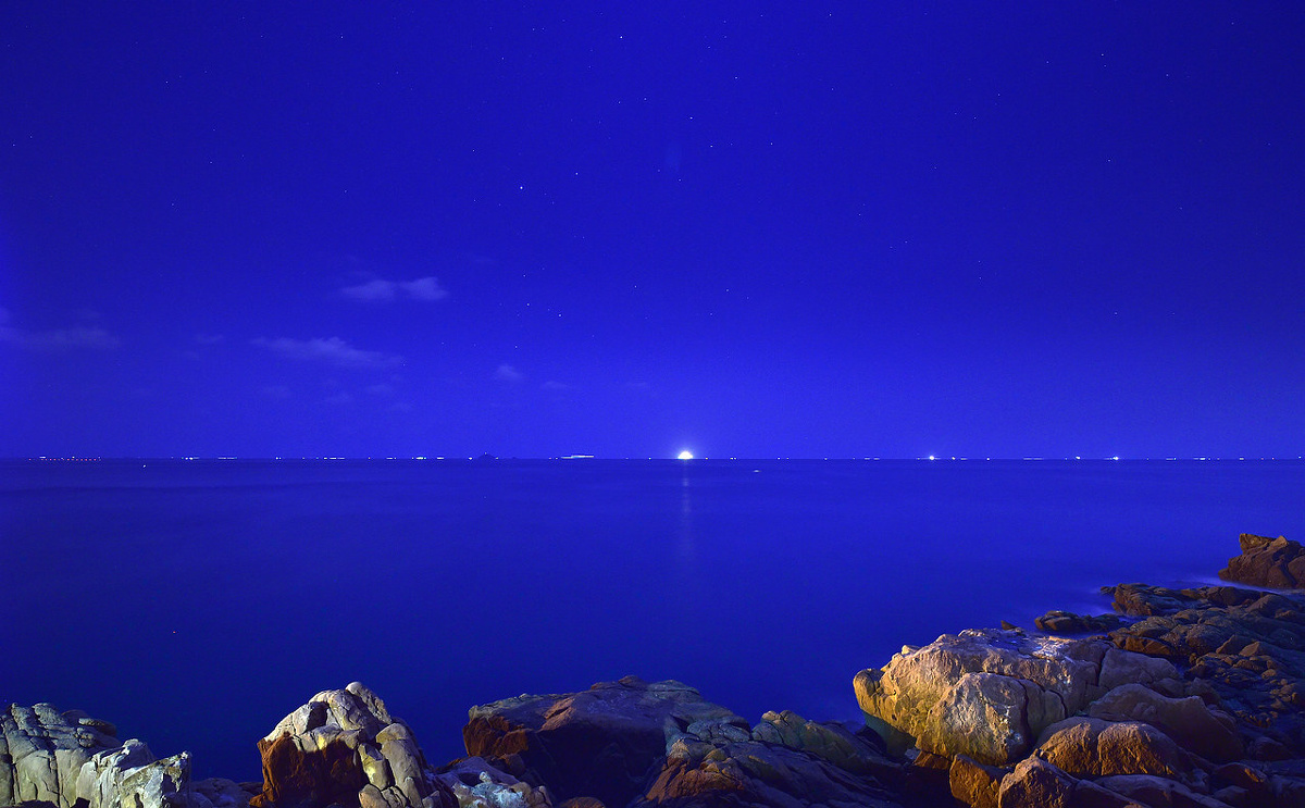 青岛晚上海边夜景图片,山东青岛旅游景点海边,青岛海边风景_大山谷图库