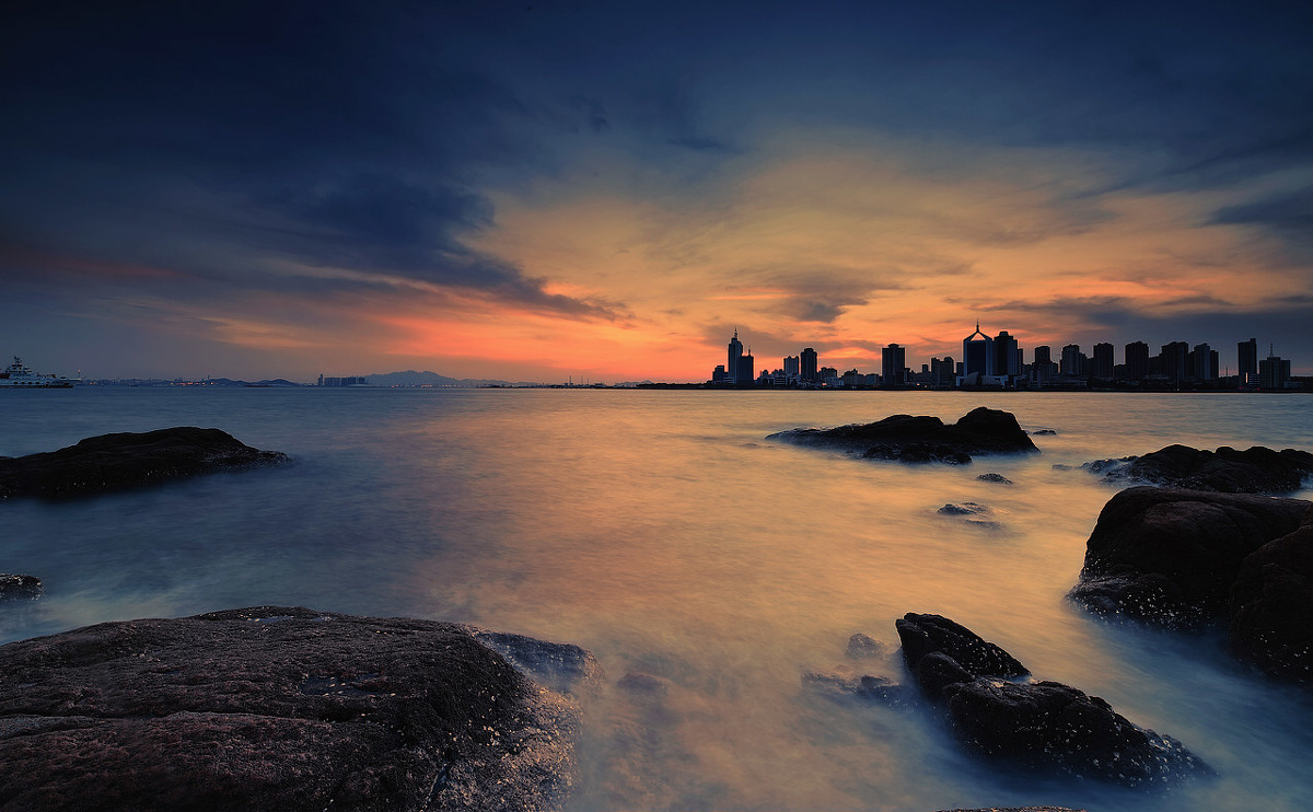 青岛海边的暮色