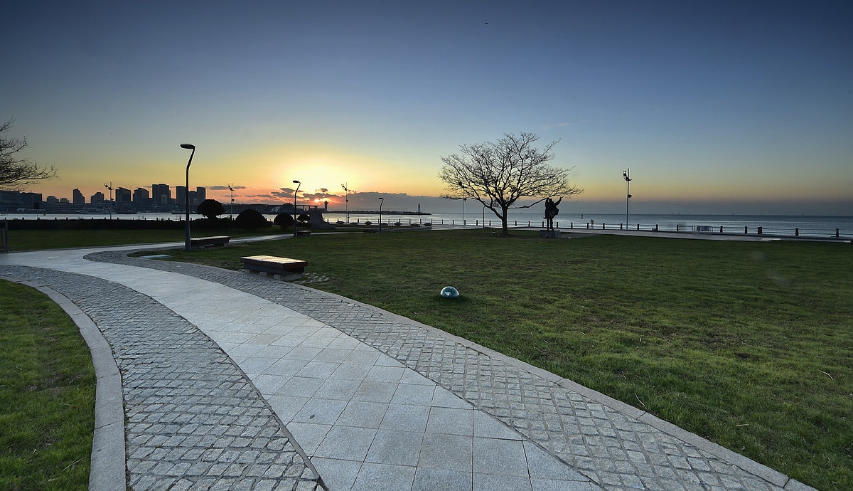 青岛冬日的海滨晨色